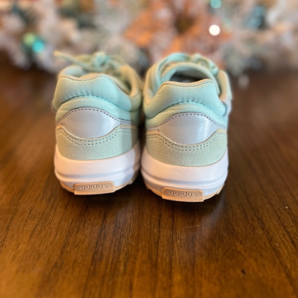 Adidas Retrorun Running women’s shoes size 9us size 7 1/2 uk or 41 1/3 FR - Picture 4 of 6